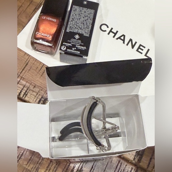 CHANEL Beauty Collection with Elegant Blue Bag - Picture 2 of 16